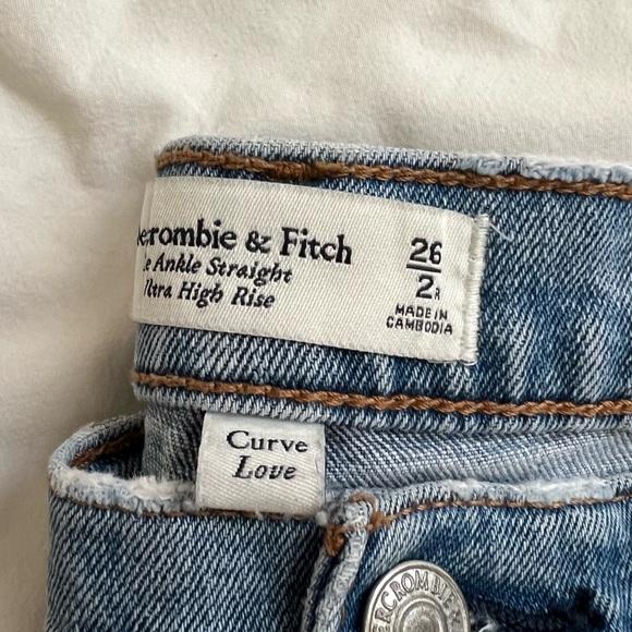Abercrombie and Fitch Curve Love Straight Leg Jeans - Picture 3 of 3